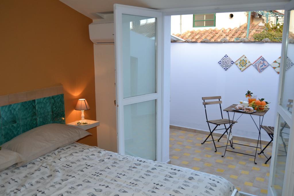 Un Tetto Di Stelle Deluxe Home Salerno Exterior photo