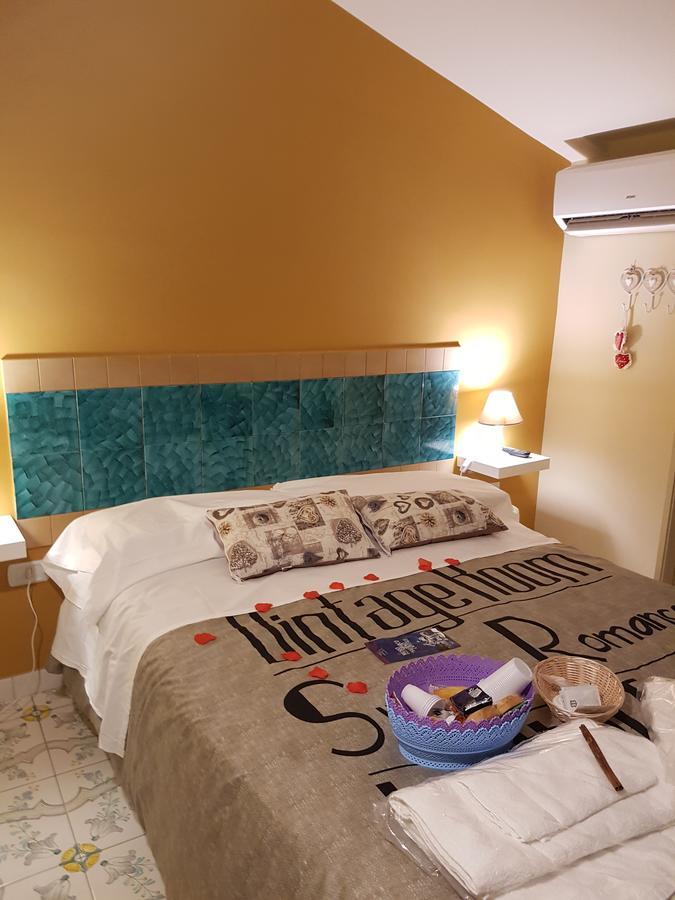 Un Tetto Di Stelle Deluxe Home Salerno Exterior photo